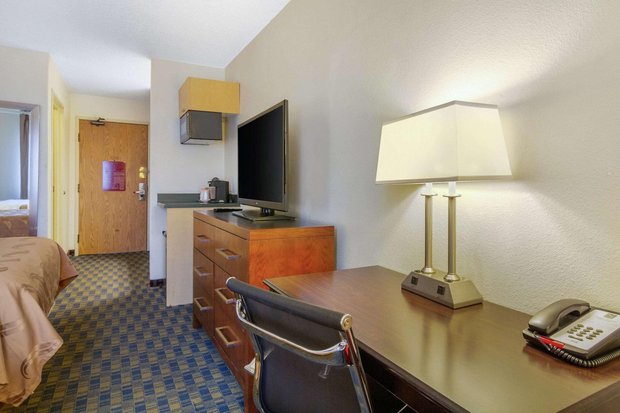 Quality Inn & Suites Lakewood - Denver Southwest Dış mekan fotoğraf