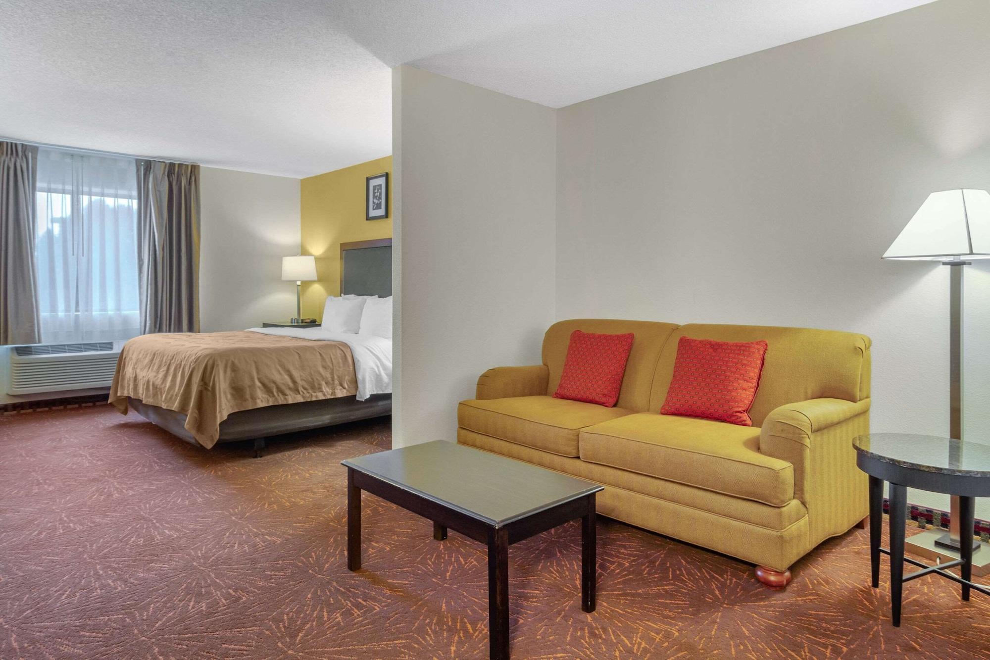 Quality Inn & Suites Lakewood - Denver Southwest Dış mekan fotoğraf