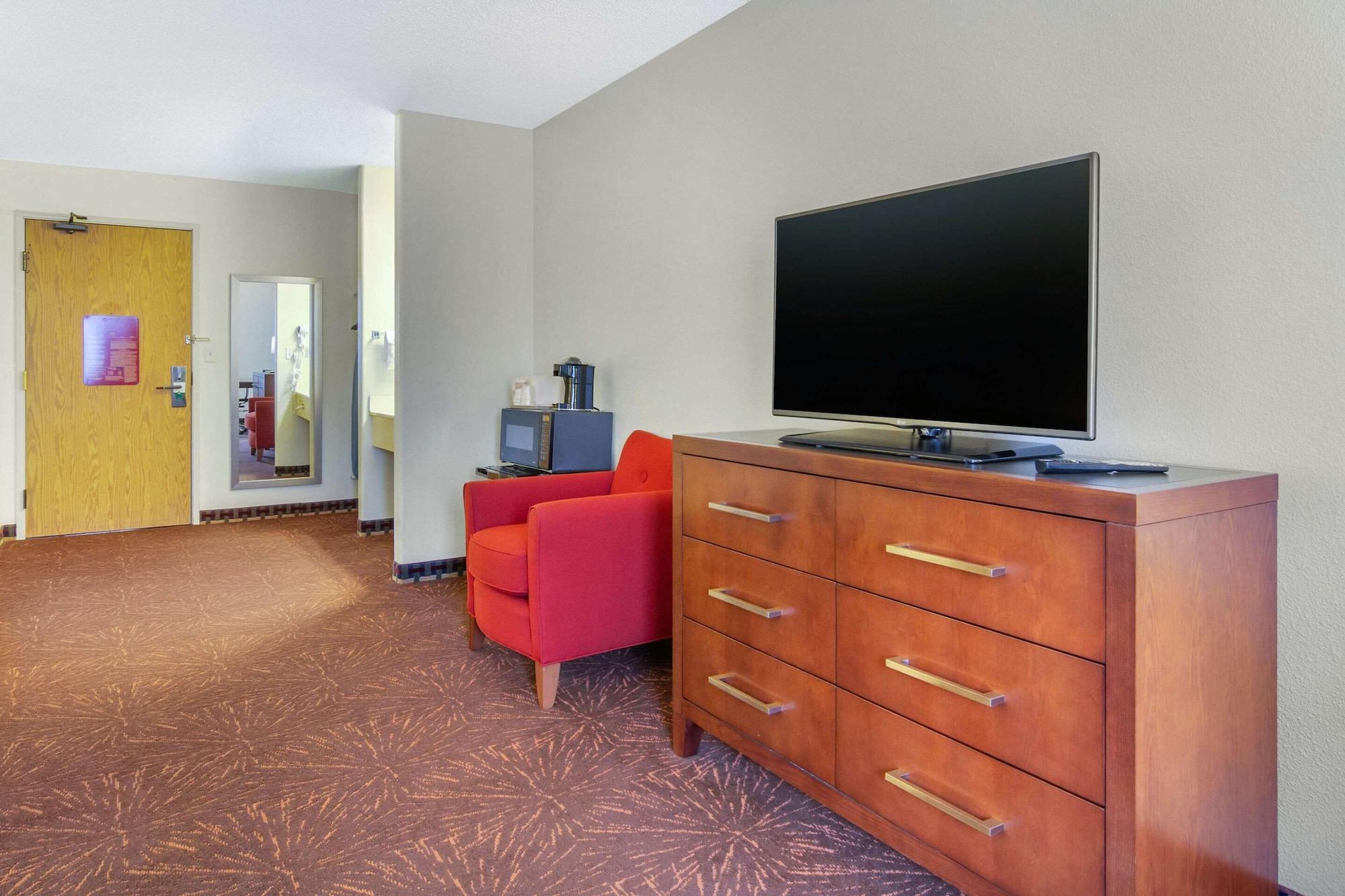 Quality Inn & Suites Lakewood - Denver Southwest Dış mekan fotoğraf
