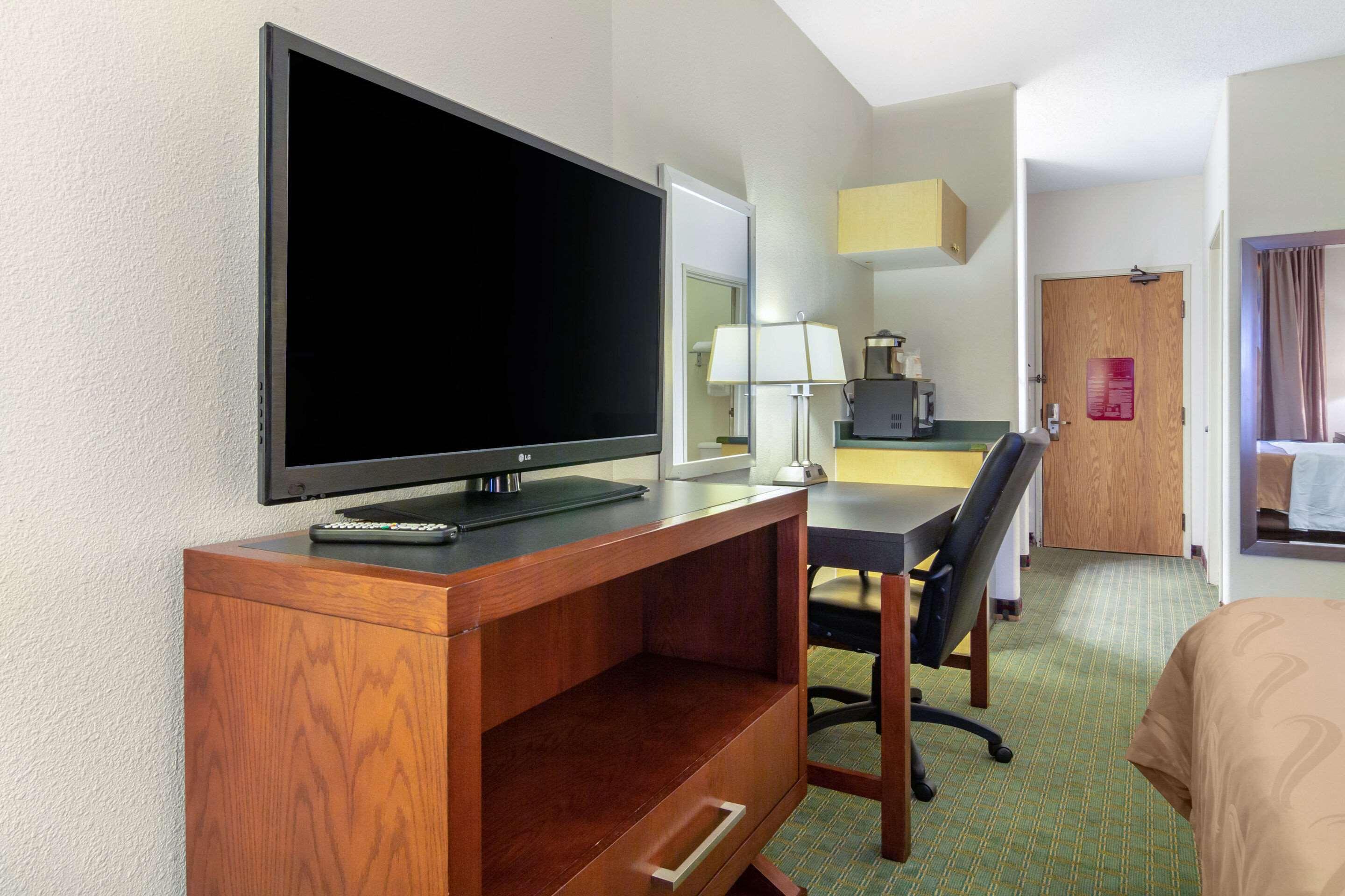 Quality Inn & Suites Lakewood - Denver Southwest Dış mekan fotoğraf