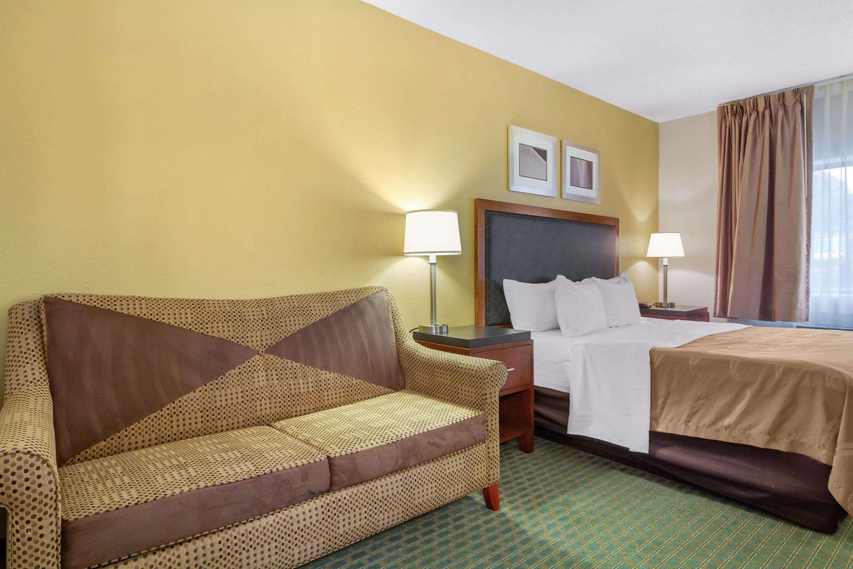 Quality Inn & Suites Lakewood - Denver Southwest Dış mekan fotoğraf