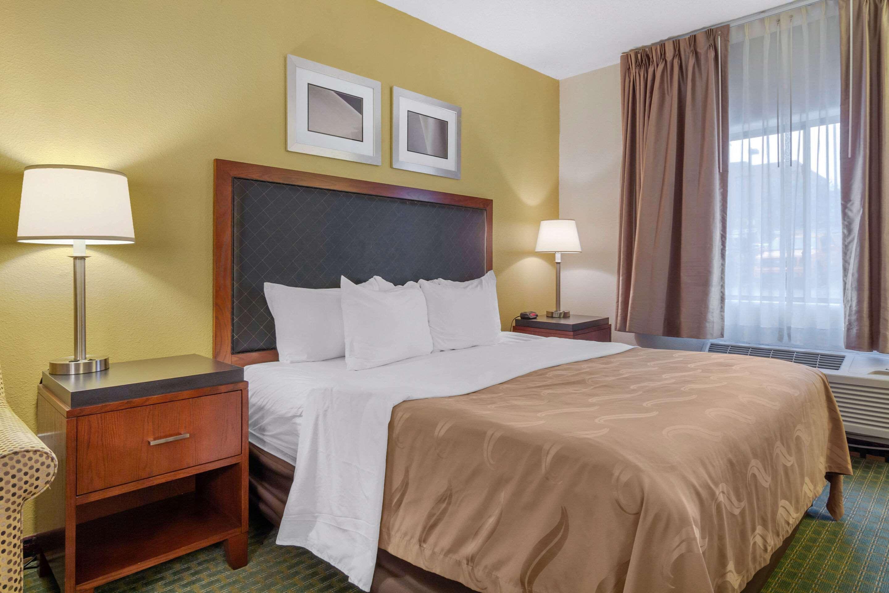 Quality Inn & Suites Lakewood - Denver Southwest Dış mekan fotoğraf