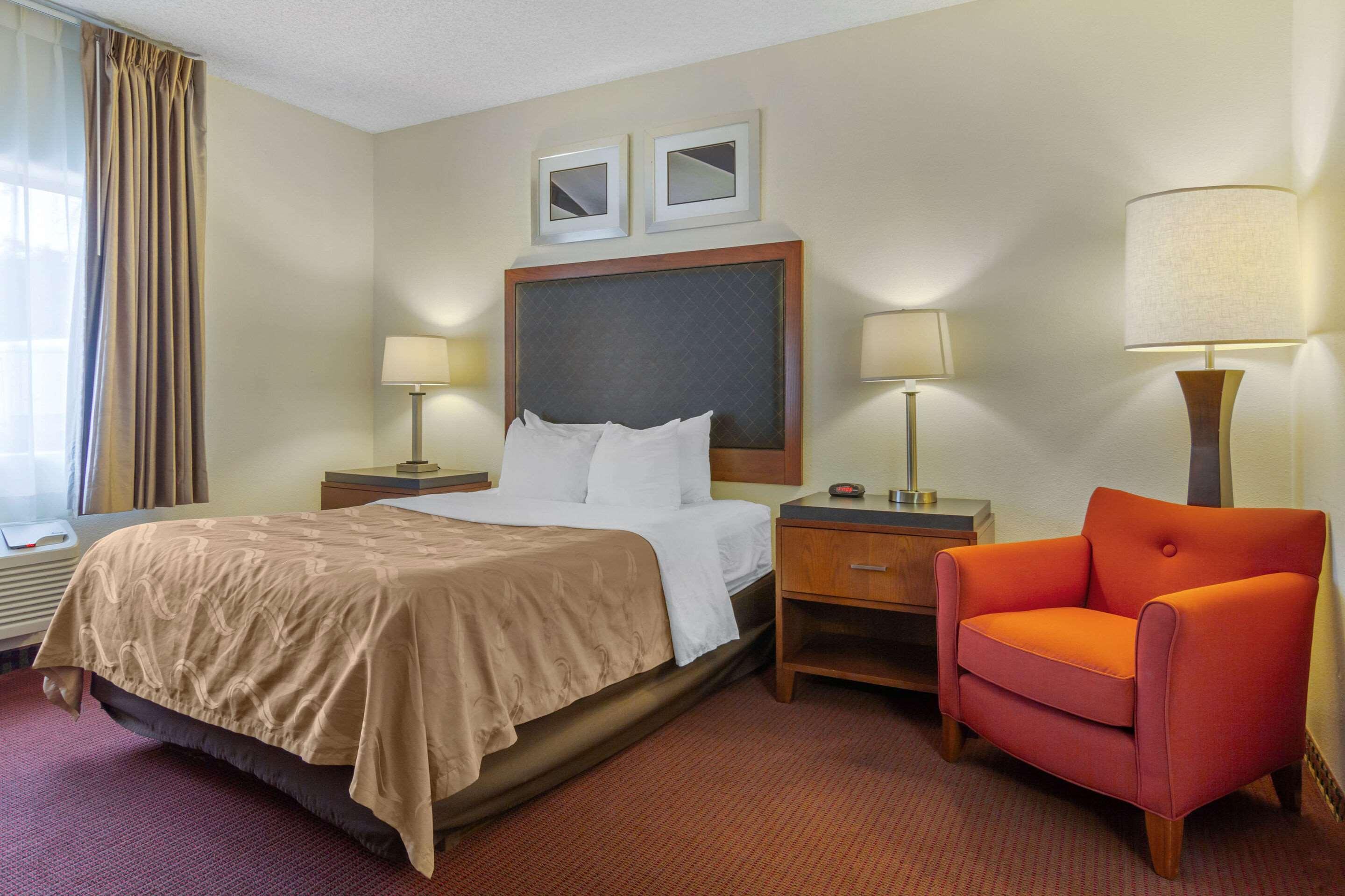Quality Inn & Suites Lakewood - Denver Southwest Dış mekan fotoğraf