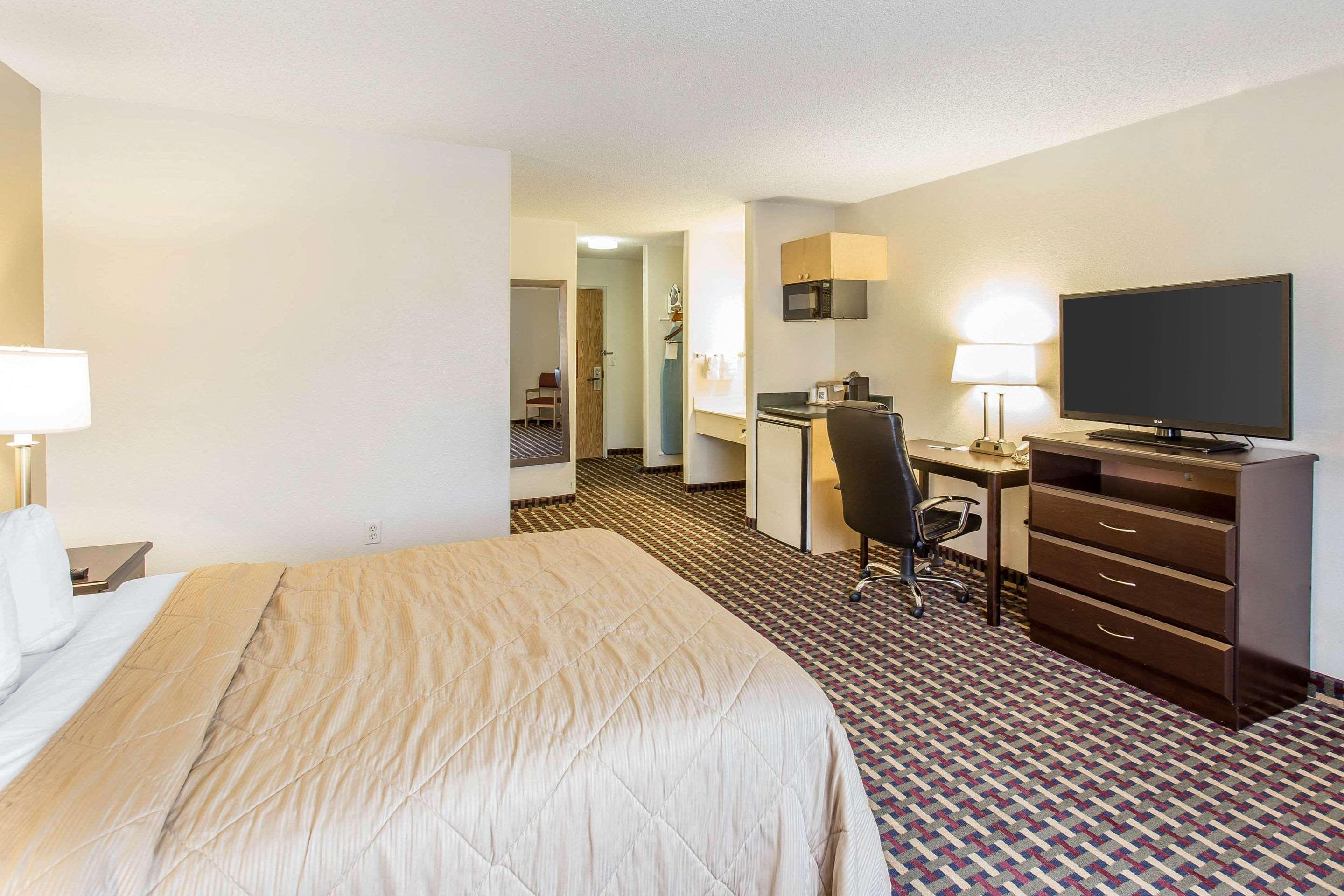Quality Inn & Suites Lakewood - Denver Southwest Dış mekan fotoğraf