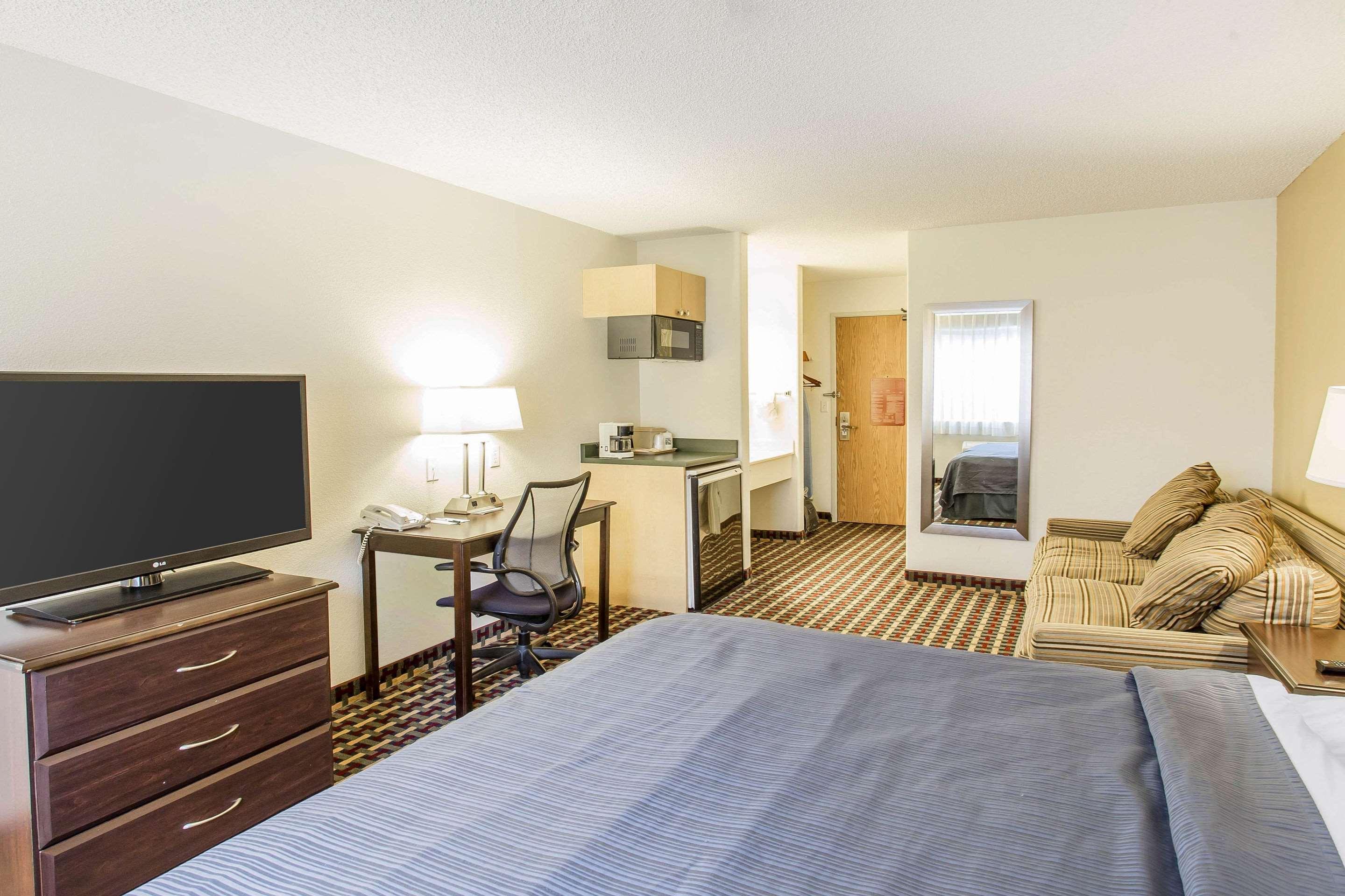 Quality Inn & Suites Lakewood - Denver Southwest Dış mekan fotoğraf